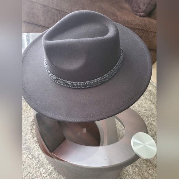 Hat - Picture 2 of 3